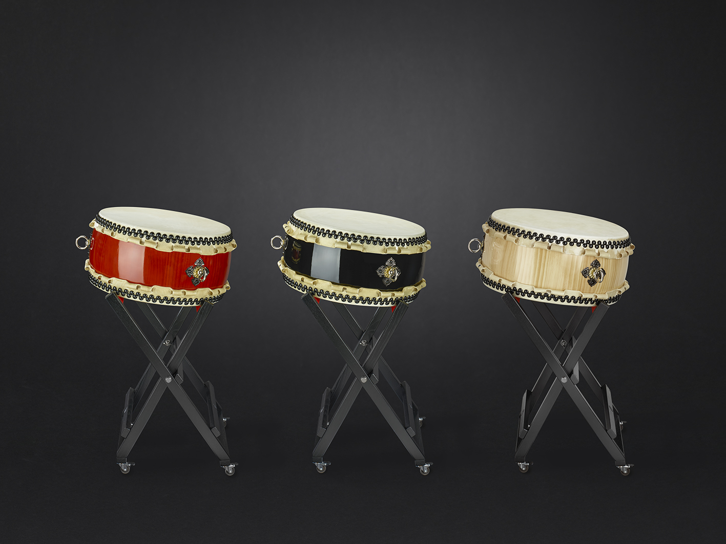 Hira-Daiko hq. drums (Ø48cm/h:25cm) with X-stand and wheels   (695€ / 195€)